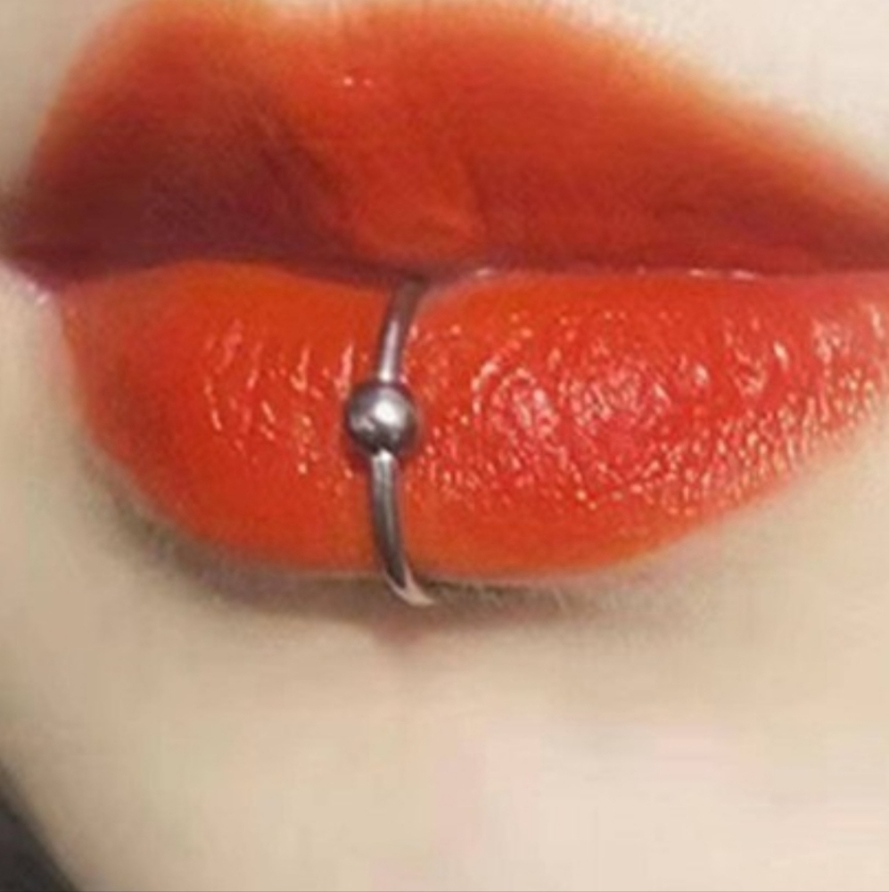 2 Fake Lip Rings - Picture 4 of 5